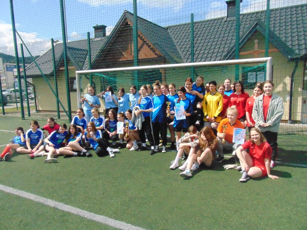 „Brąz” w Mistrzostwach Powiatu Nowosądeckiego w Piłce Nożnej Dziewcząt