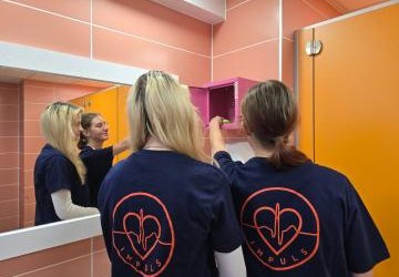 Różowa skrzyneczka w naszym liceum
