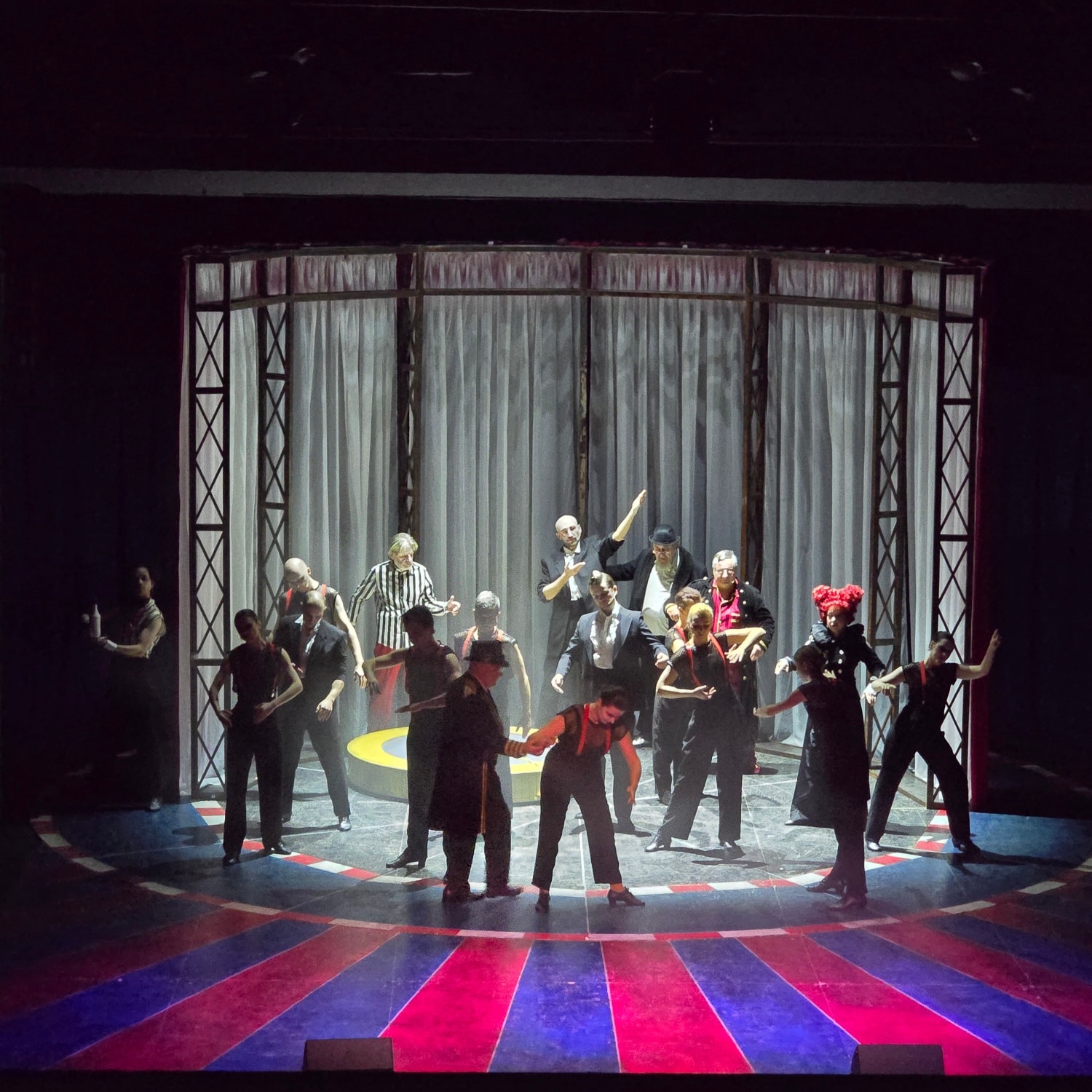 „Lalka” na wielkiej scenie – niezapomniana podróż uczniów w świat teatru i kultury