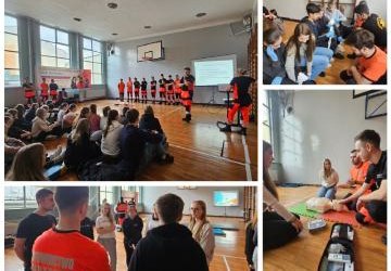 Pokazy pierwszej pomocy w wykonaniu studentów ratownictwa ANS